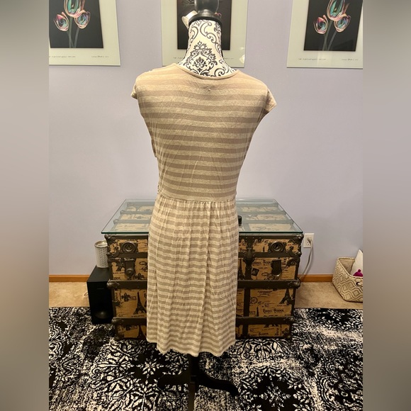 Soft Faux Wrap Belted Dress - Effortless Style for Spring and Summer! - Picture 5 of 8